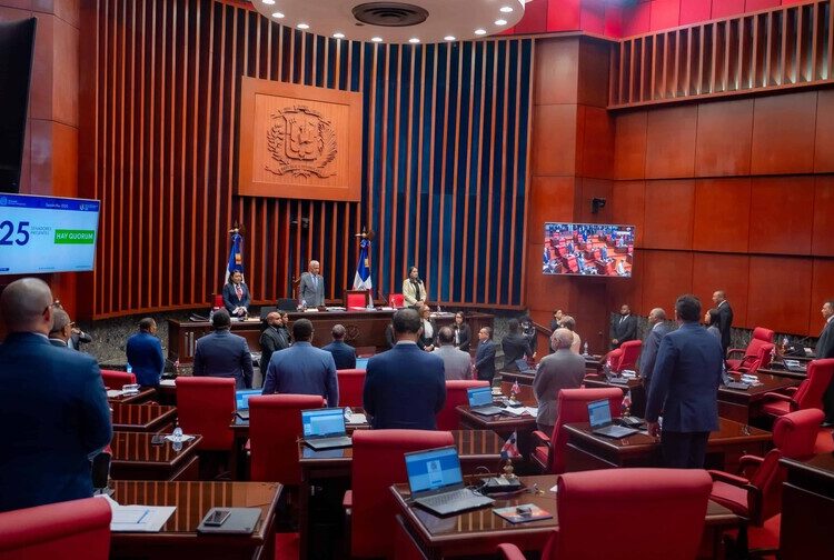 Senadores presentaron aluvión de 103 excusas para faltar a sesiones