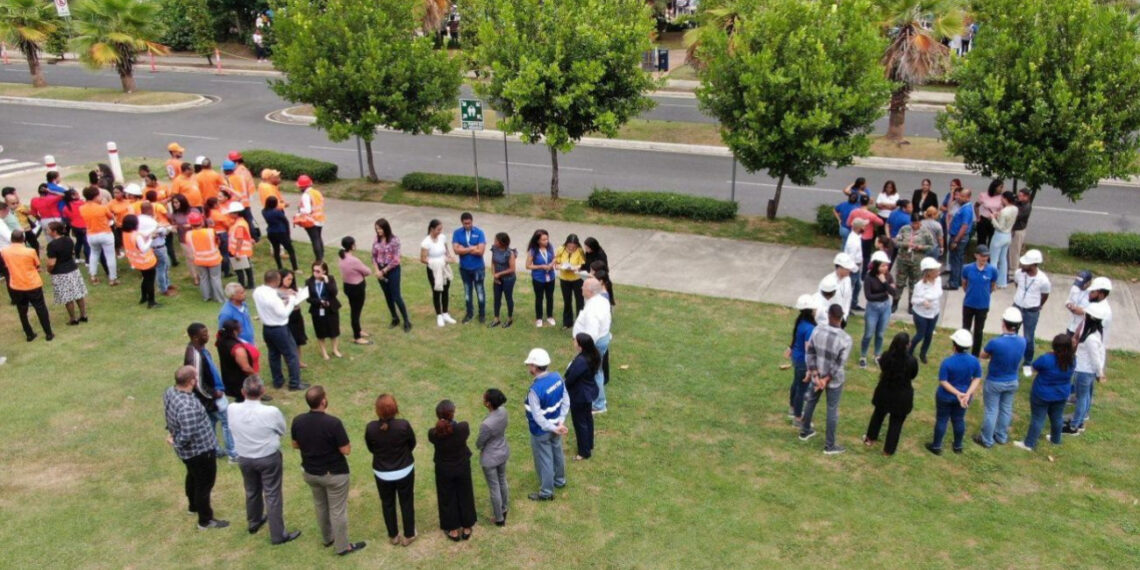 Miles participan en simulacro evacuación por terremoto RD