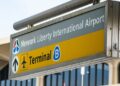 Continúan los retrasos y las cancelaciones en aeropuertos de EE. UU. tras avería