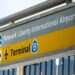 Continúan los retrasos y las cancelaciones en aeropuertos de EE. UU. tras avería